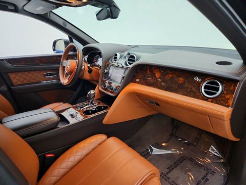 Used 2017 Bentley Bentayga AWD/4WD image 30