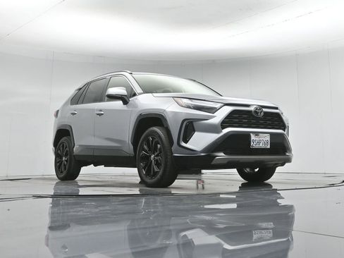 Used 2025 Toyota RAV4 SE AWD/4WD image 46