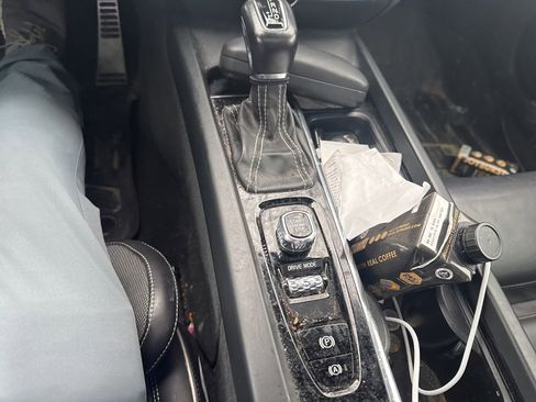 Used 2019 Volvo S60 T6 R-Design image 11