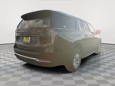 New 2026 Chevrolet Suburban LT image 3
