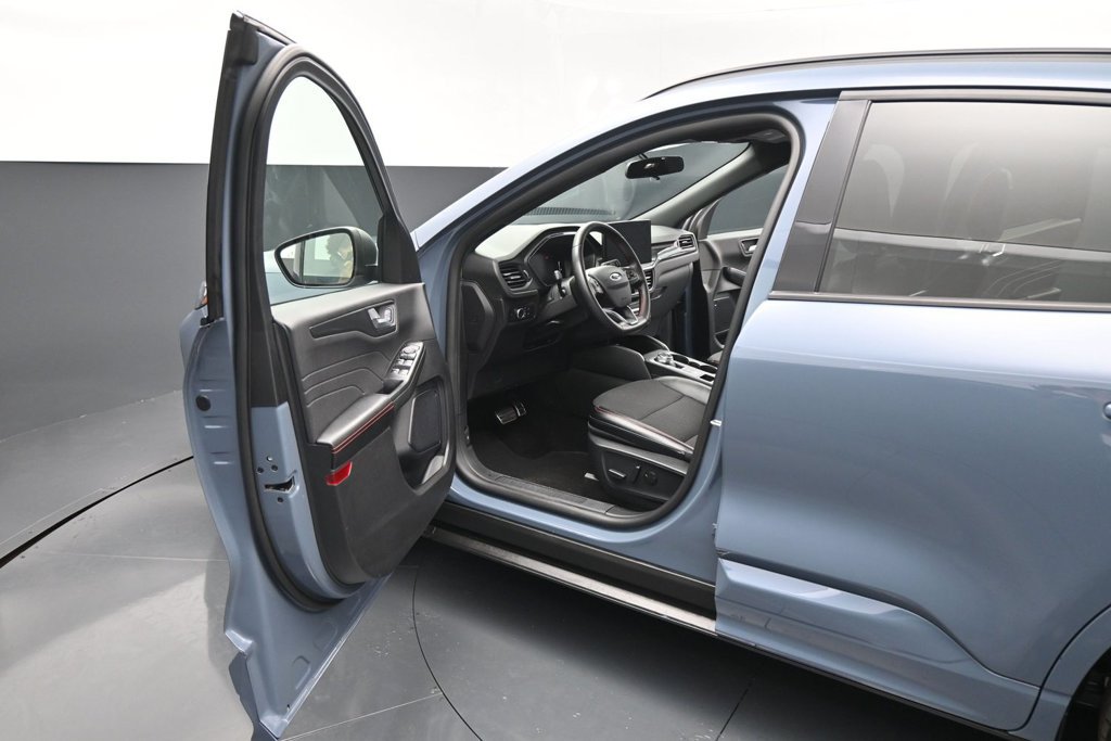 Used 2024 Ford Escape ST-Line w/ Tech Pack #1 FWD image 8
