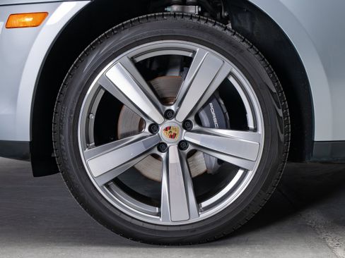 Certified 2025 Porsche Macan AWD/4WD image 15