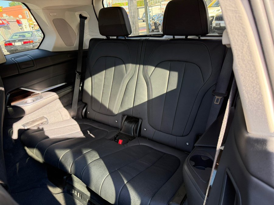 Used 2020 BMW X7 xDrive40i w/ Premium Package AWD/4WD image 11