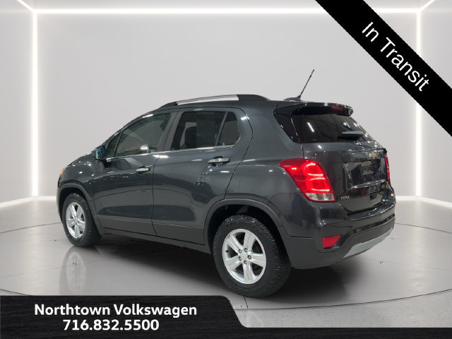 Used 2018 Chevrolet Trax LT w/ LT Convenience Package FWD image 3