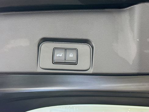 Used 2025 Nissan Rogue SV image 30