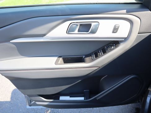 New 2025 Ford Explorer Active image 17