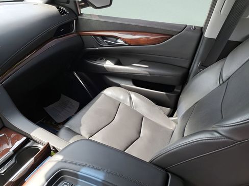 Used 2019 Cadillac Escalade Premium Luxury image 14