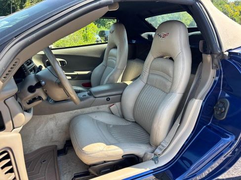 Used 2004 Chevrolet Corvette Convertible w/ Preferred Equipment Group RWD image 11