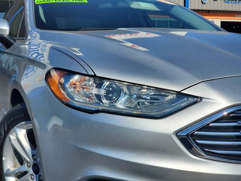Used 2018 Ford Fusion SE FWD image 6