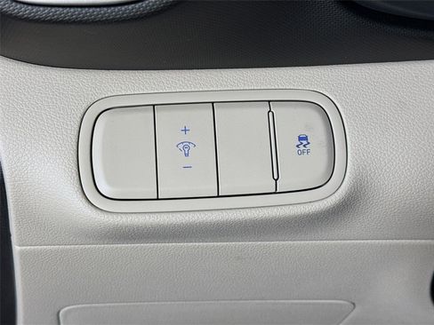 Certified 2025 Hyundai Venue SEL FWD image 10