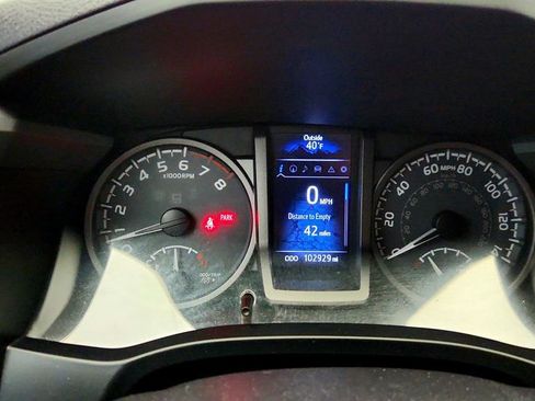 Used 2016 Toyota Tacoma TRD Sport w/ Towing Package image 14