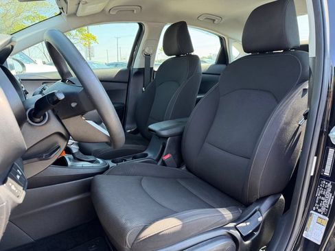 Used 2019 Kia Forte LXS FWD image 10