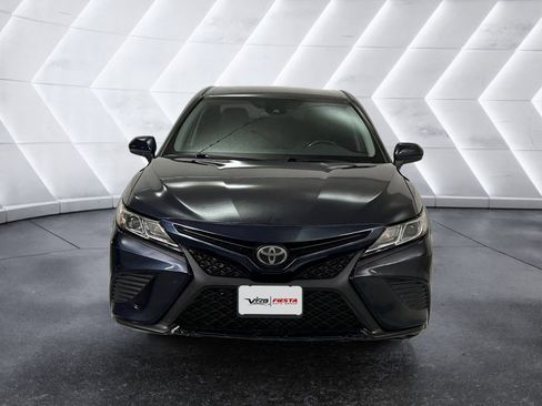 Used 2019 Toyota Camry SE image 2