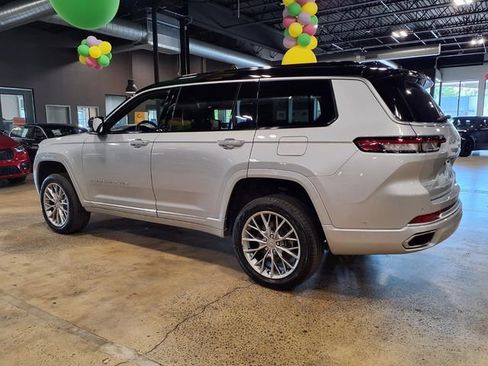 Used 2024 Jeep Grand Cherokee L Summit w/ Luxury Tech Group V AWD/4WD image 10
