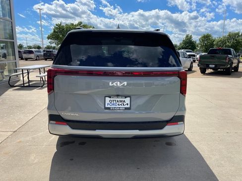 New 2026 Kia Carnival EX FWD image 6