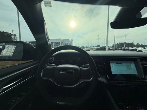 Used 2023 Jeep Wagoneer Series II image 14