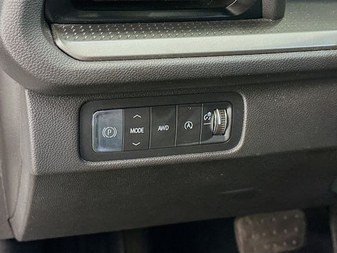 Used 2024 Chevrolet Traverse LT image 17