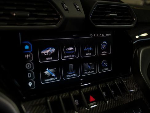 Used 2024 Lamborghini Urus Performante AWD/4WD image 22