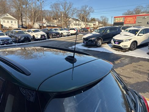 Used 2017 MINI Cooper 4-Door Hardtop image 9
