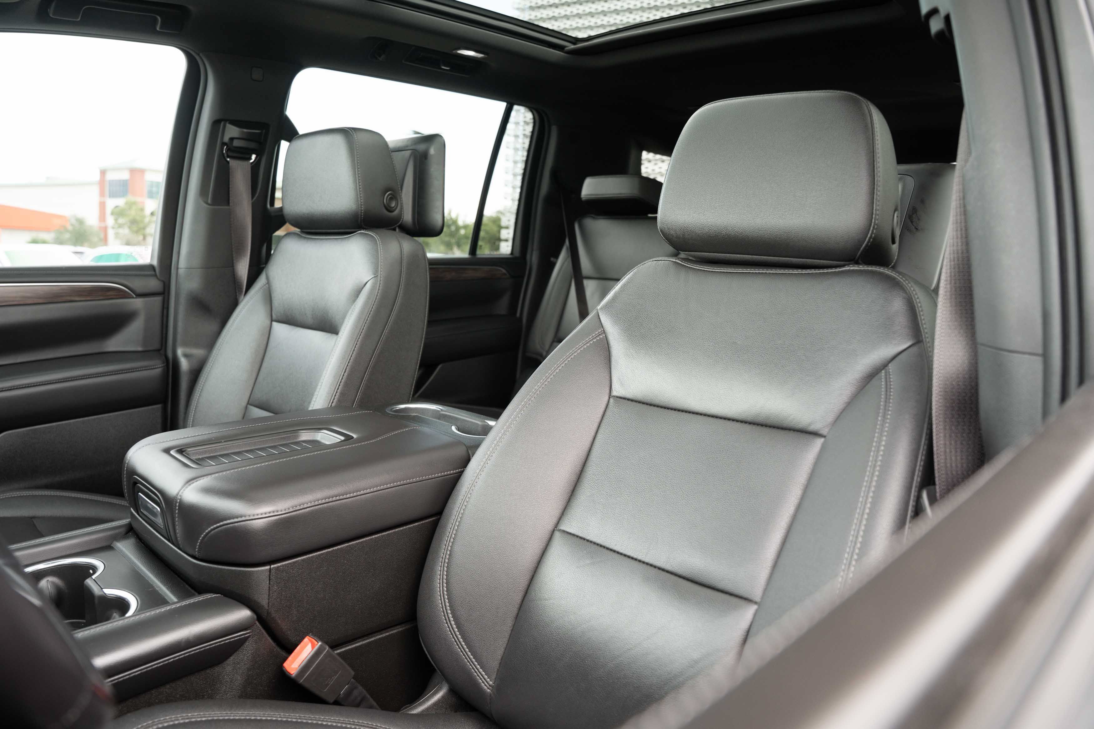 Used 2022 Chevrolet Suburban LT w/ LT Signature Package AWD/4WD image 21