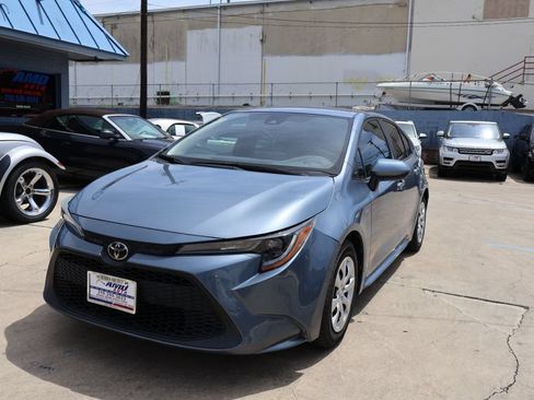 Used 2022 Toyota Corolla LE FWD image 3