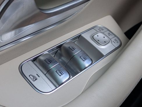 Used 2025 Mercedes-Benz GLS 63 AMG 4MATIC image 25