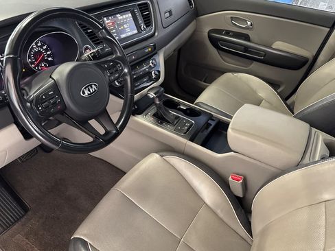 Used 2017 Kia Sedona LX w/ LX Essentials Premium Package FWD image 10
