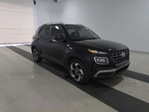 Used 2023 Hyundai Venue SEL FWD image 3