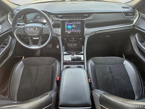 Used 2024 Jeep Grand Cherokee Altitude image 19