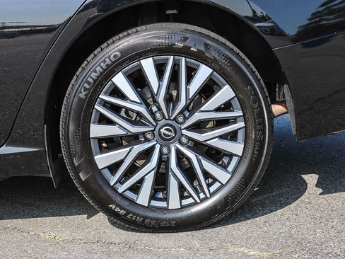 Used 2025 Nissan Altima 2.5 SV FWD image 10