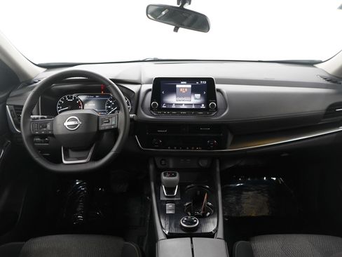 Used 2025 Nissan Rogue SV image 16