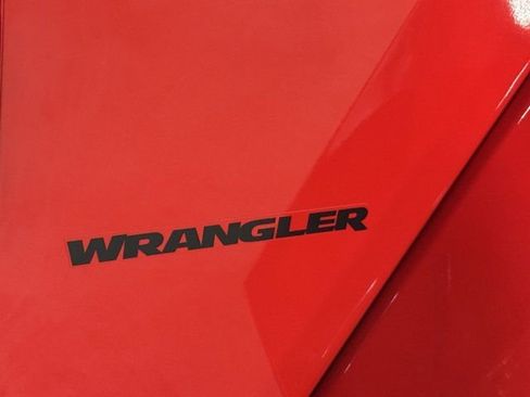 Used 2015 Jeep Wrangler Unlimited Sahara AWD/4WD image 7