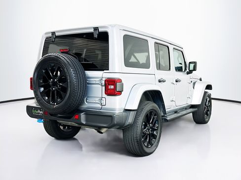 Used 2023 Jeep Wrangler Unlimited Sahara w/ Cold Weather Group AWD/4WD image 9