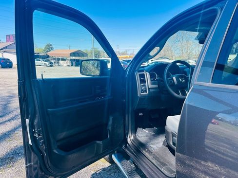 Used 2019 RAM 1500 Tradesman w/ Tradesman SXT Package image 17