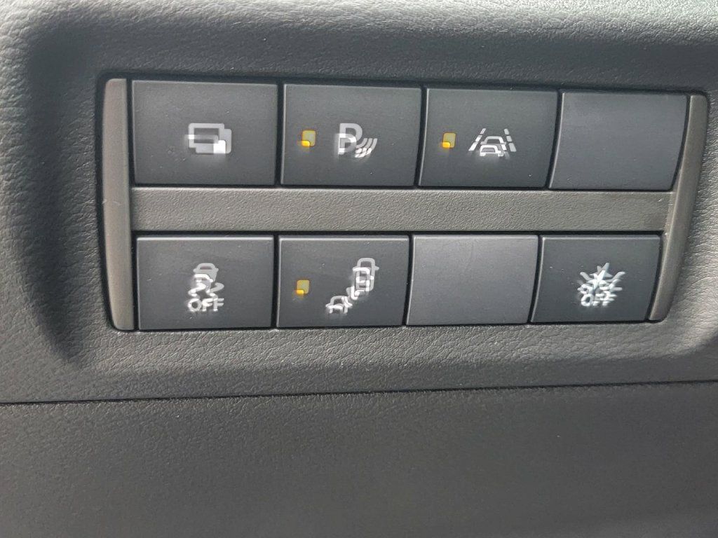 Used 2020 Nissan Kicks S FWD image 32