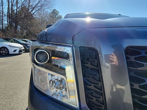 Used 2019 Nissan Titan PRO-4X image 11