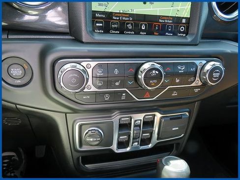 Used 2023 Jeep Wrangler Unlimited Sahara AWD/4WD image 18