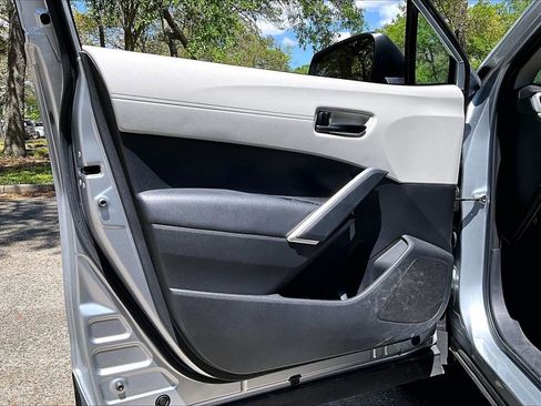 Used 2023 Toyota Corolla Cross L image 17