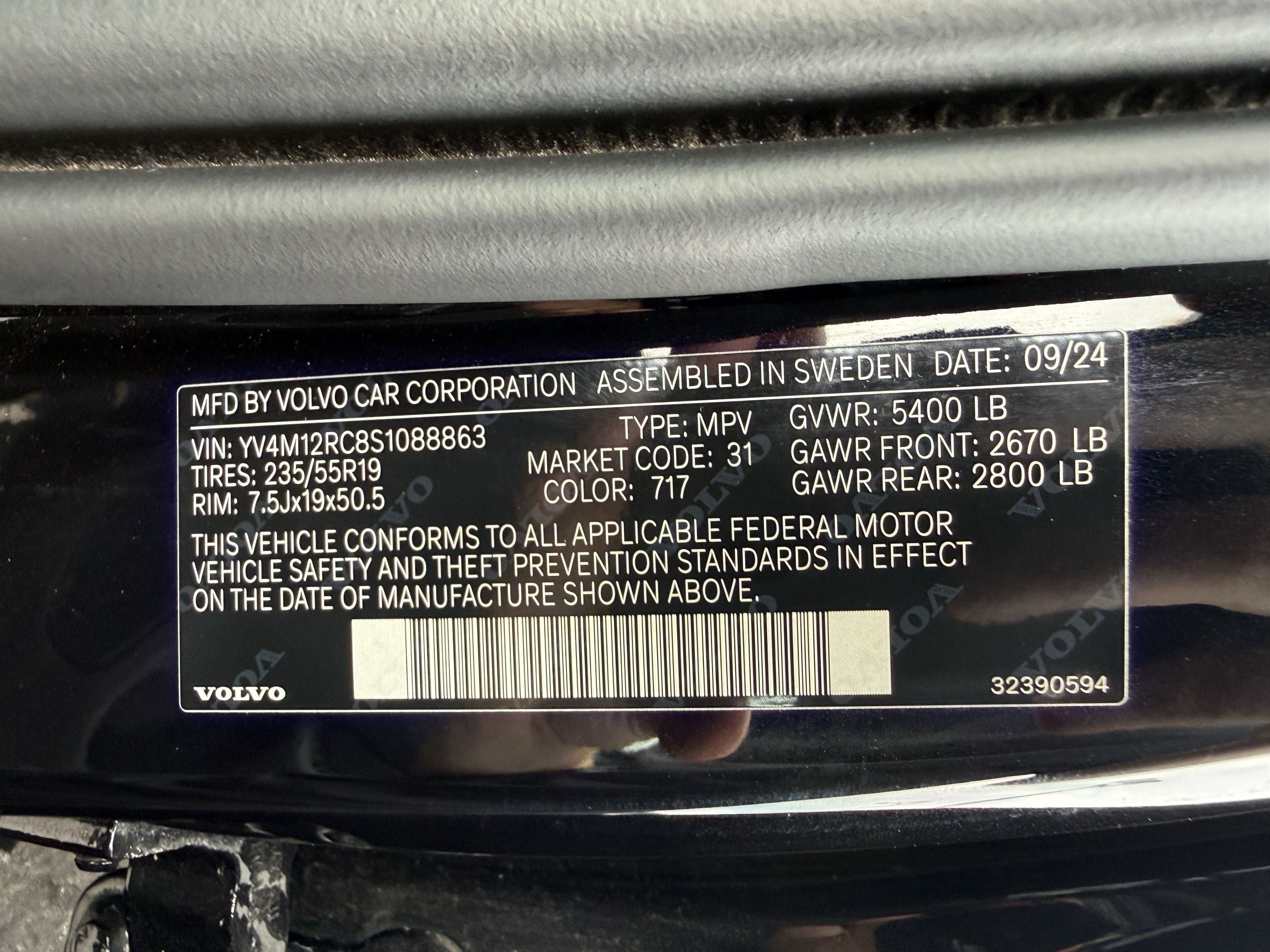 Used 2025 Volvo XC60 B5 Plus AWD/4WD image 16