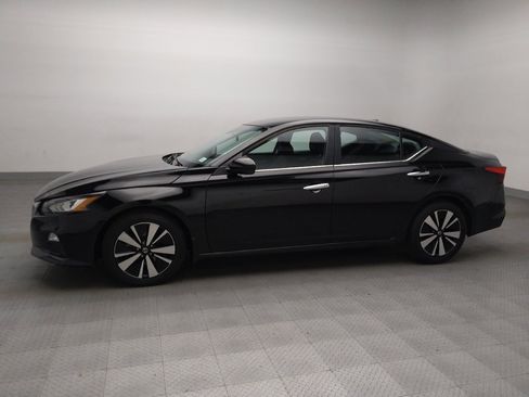 Used 2021 Nissan Altima 2.5 SV image 2
