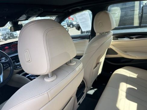 Used 2021 BMW 530i xDrive w/ Premium Package image 10