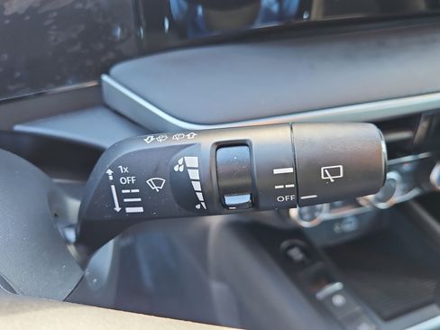 Used 2025 Nissan Kicks S image 18