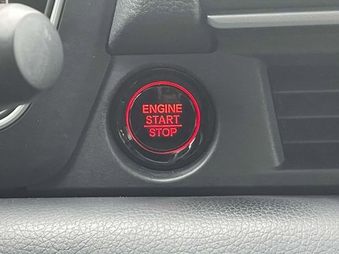 Used 2025 Honda Pilot Sport image 28