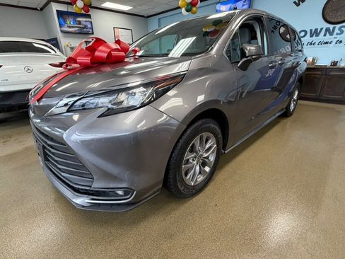 Used 2022 Toyota Sienna LE image 7