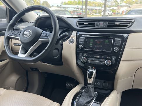 Used 2019 Nissan Rogue SL w/ Premium Package image 3