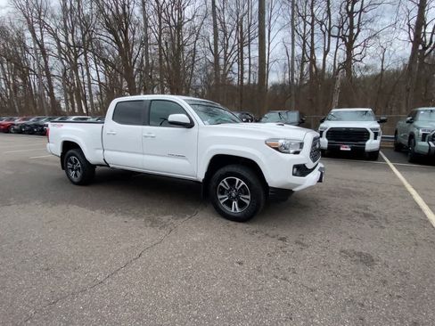Used 2019 Toyota Tacoma TRD Sport image 2