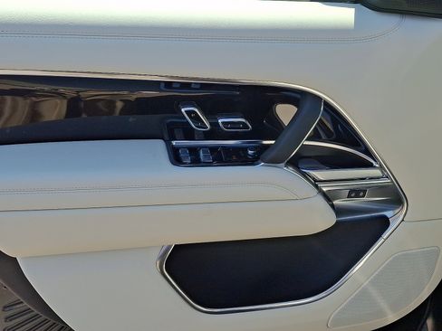 New 2026 Land Rover Range Rover SE AWD/4WD image 9