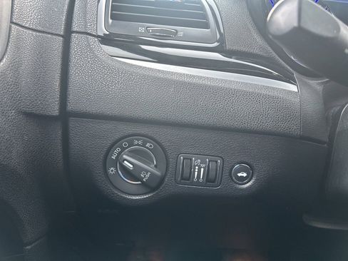 Used 2019 Chrysler 300 S image 21