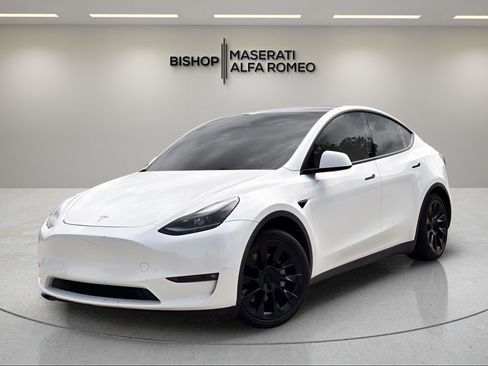 Used 2023 Tesla Model Y Long Range AWD/4WD image 2