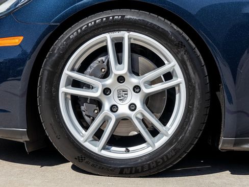 Certified 2018 Porsche Panamera image 15